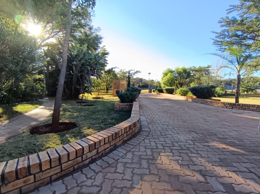 4 Bedroom Property for Sale in Mooinooi North West